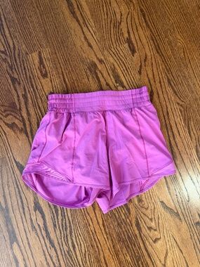 Lululemon hotty hot high rise, lined 4", size 6